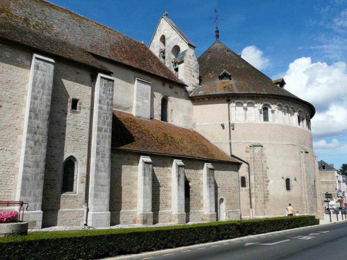Les Chambres De La Basilique Neuvy-Saint-Sépulchre Екстериор снимка