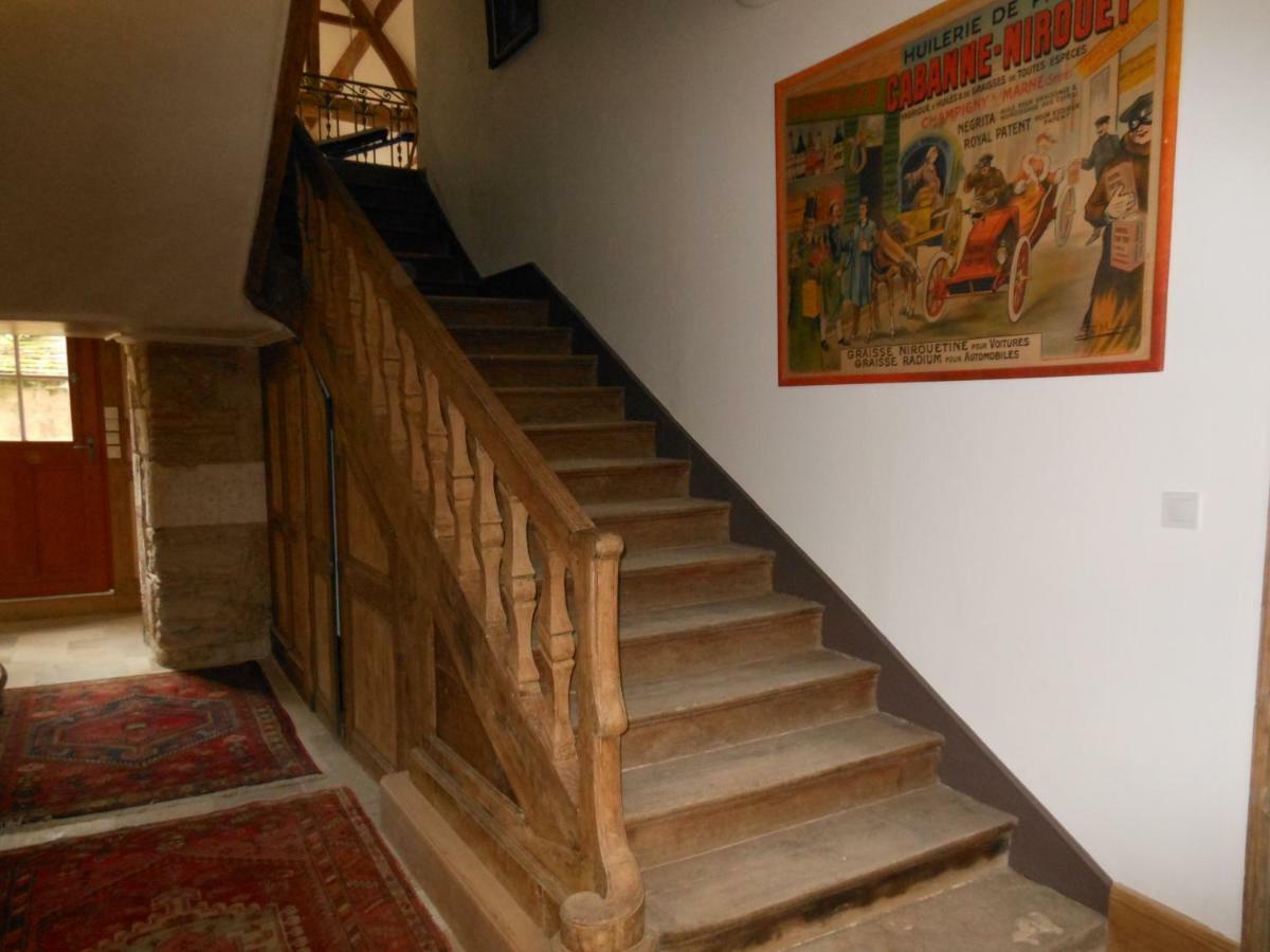 Les Chambres De La Basilique Neuvy-Saint-Sépulchre Екстериор снимка