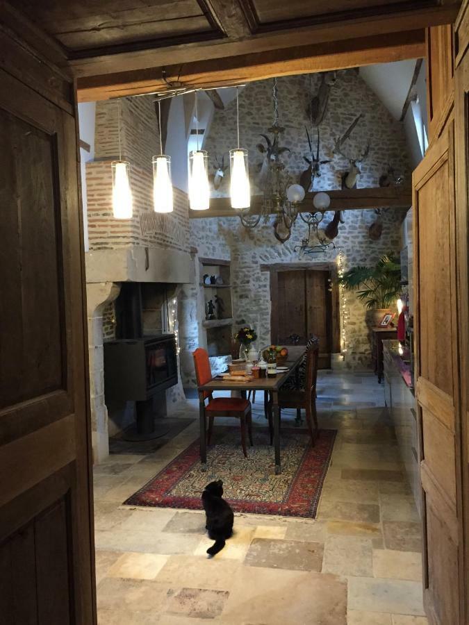 Les Chambres De La Basilique Neuvy-Saint-Sépulchre Екстериор снимка
