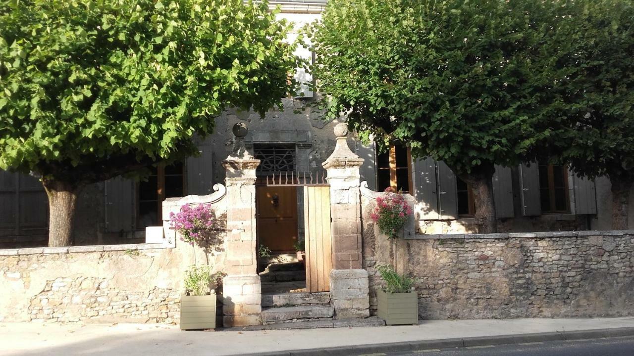 Les Chambres De La Basilique Neuvy-Saint-Sépulchre Екстериор снимка